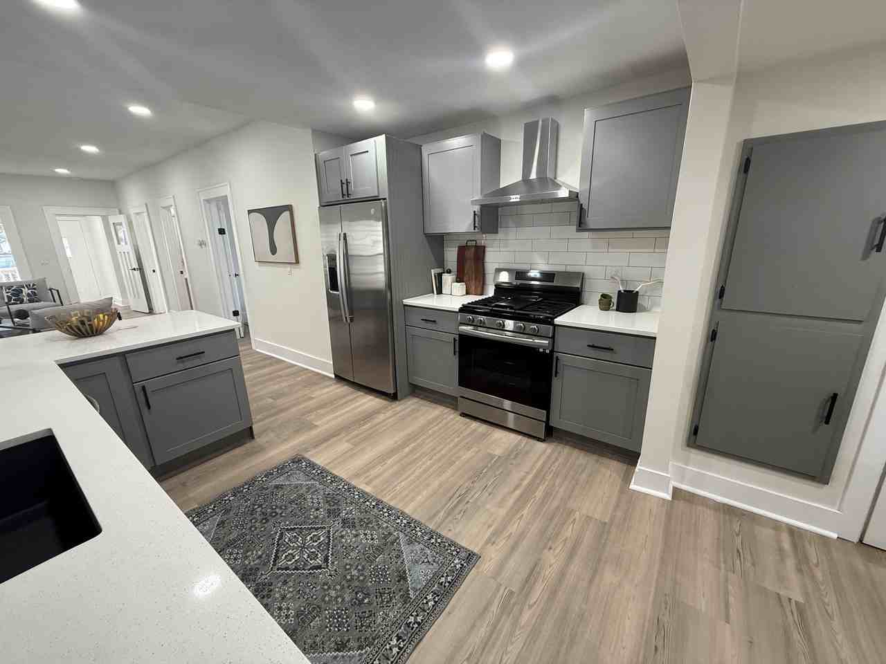 2050 E Grand Ave #2050 - Photo 4 of 20