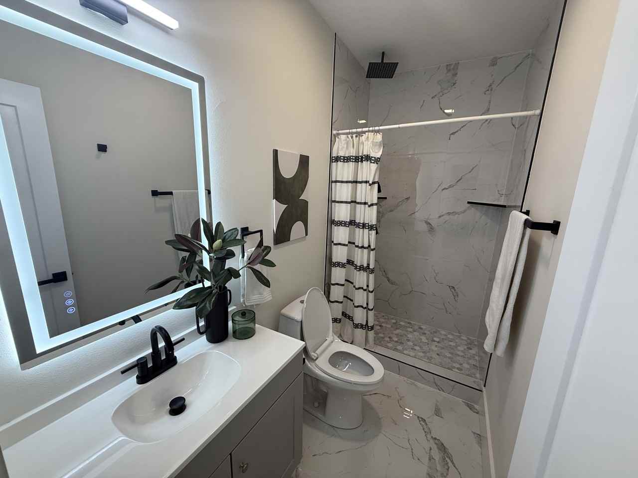 2050 E Grand Ave #2050 - Photo 5 of 20