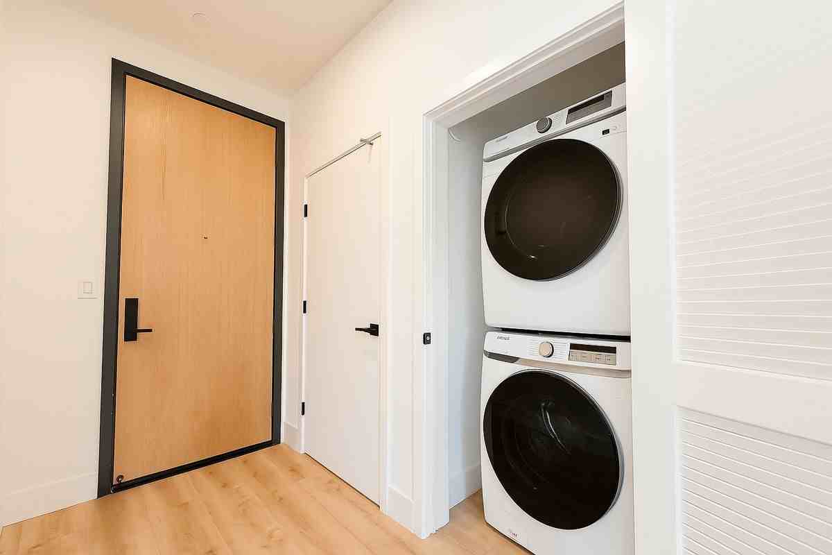 5813 Lexington Ave ##201 - Photo 3 of 7