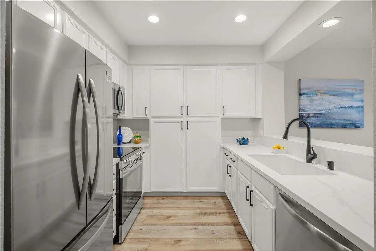 423 N 2nd St - Photo 5 of 10