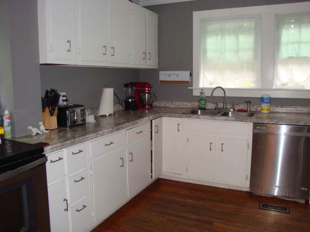 204 Elm St - Photo 3 of 8