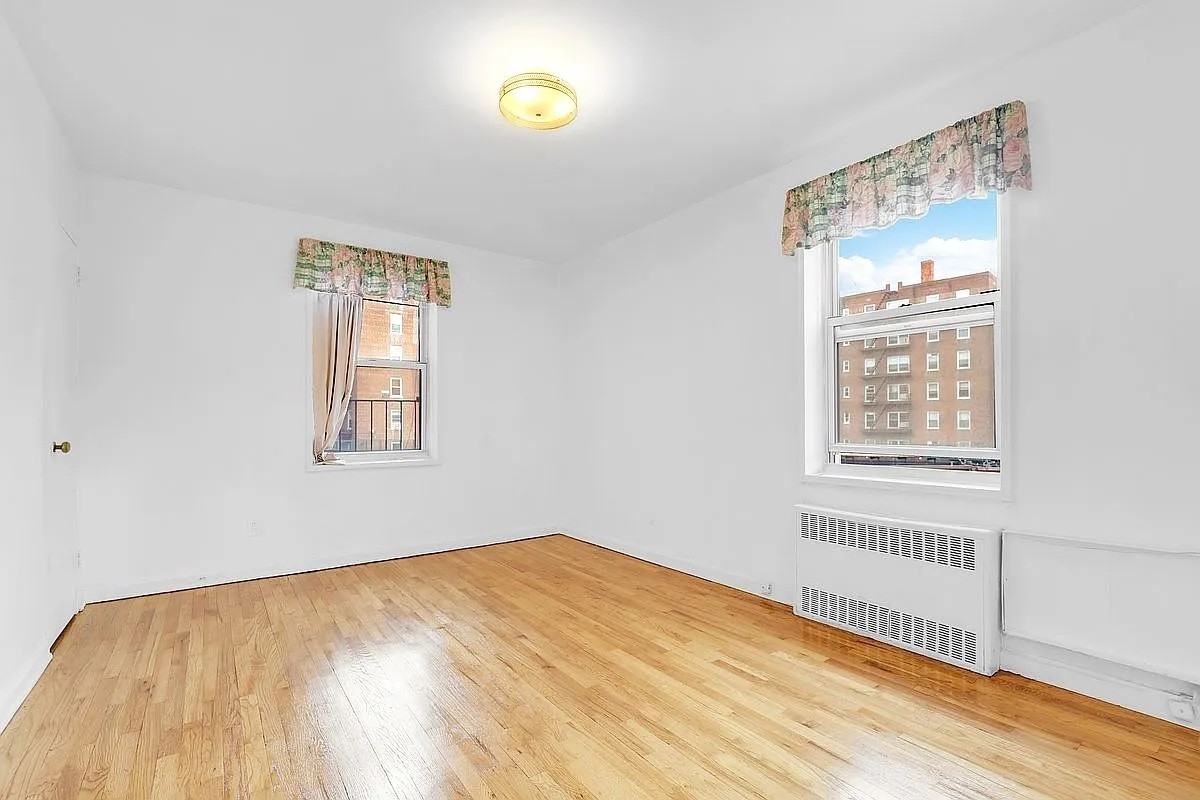 2621 Union St #2F - Photo 5 of 8