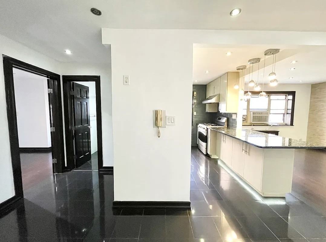 2949 137th St #1H - Photo 3 of 7