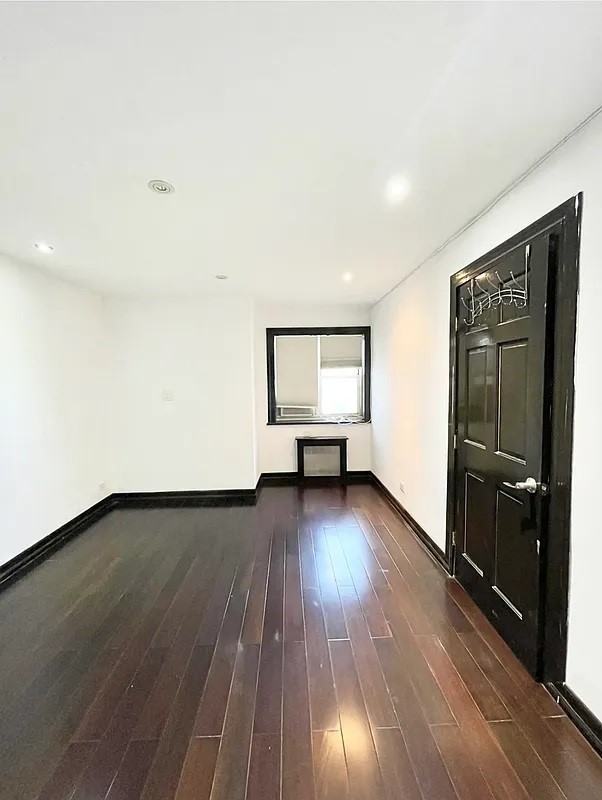 2949 137th St #1H - Photo 5 of 7