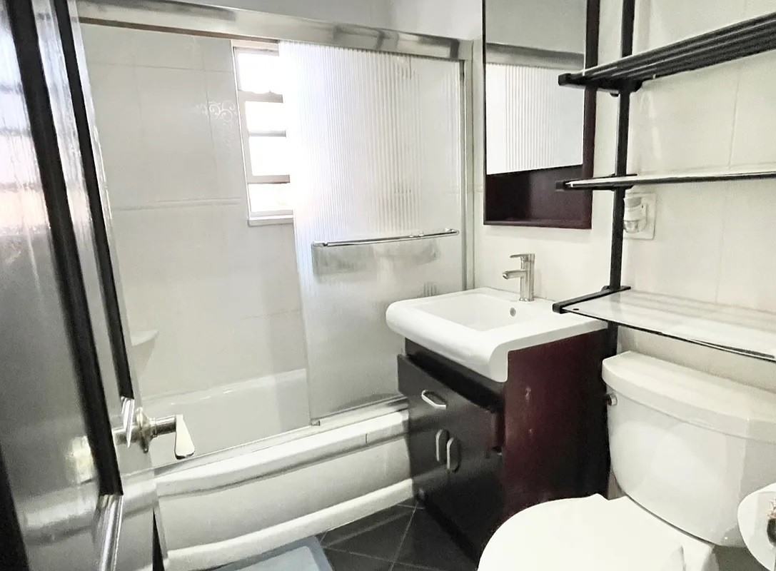 2949 137th St #1H - Photo 7 of 7