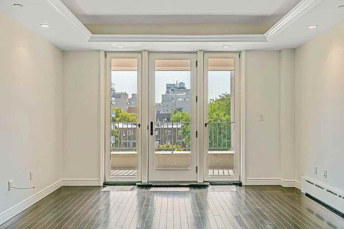 3011 21st St #4B - Photo 3 of 10