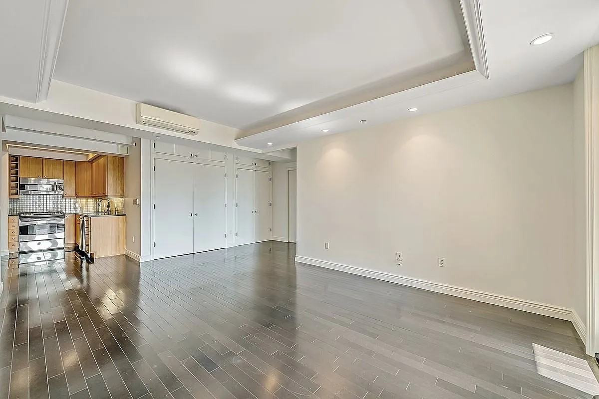 3011 21st St #4B - Photo 4 of 10