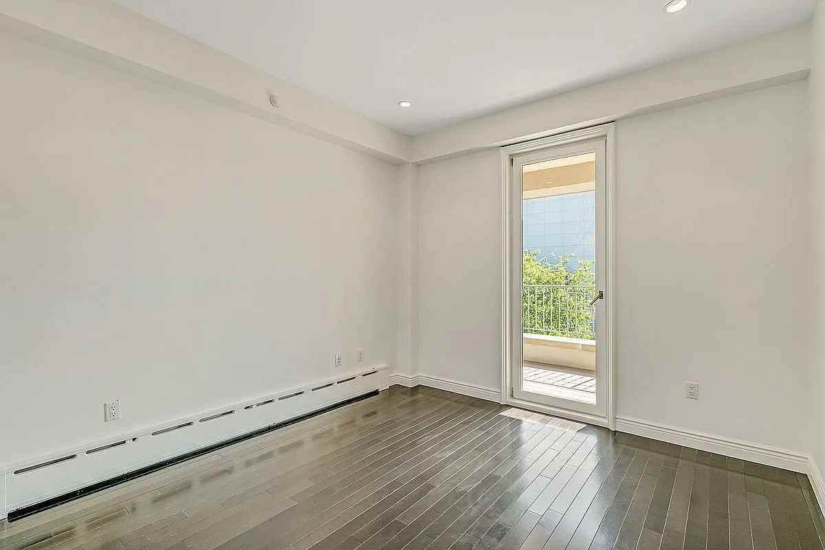 3011 21st St #4B - Photo 5 of 10