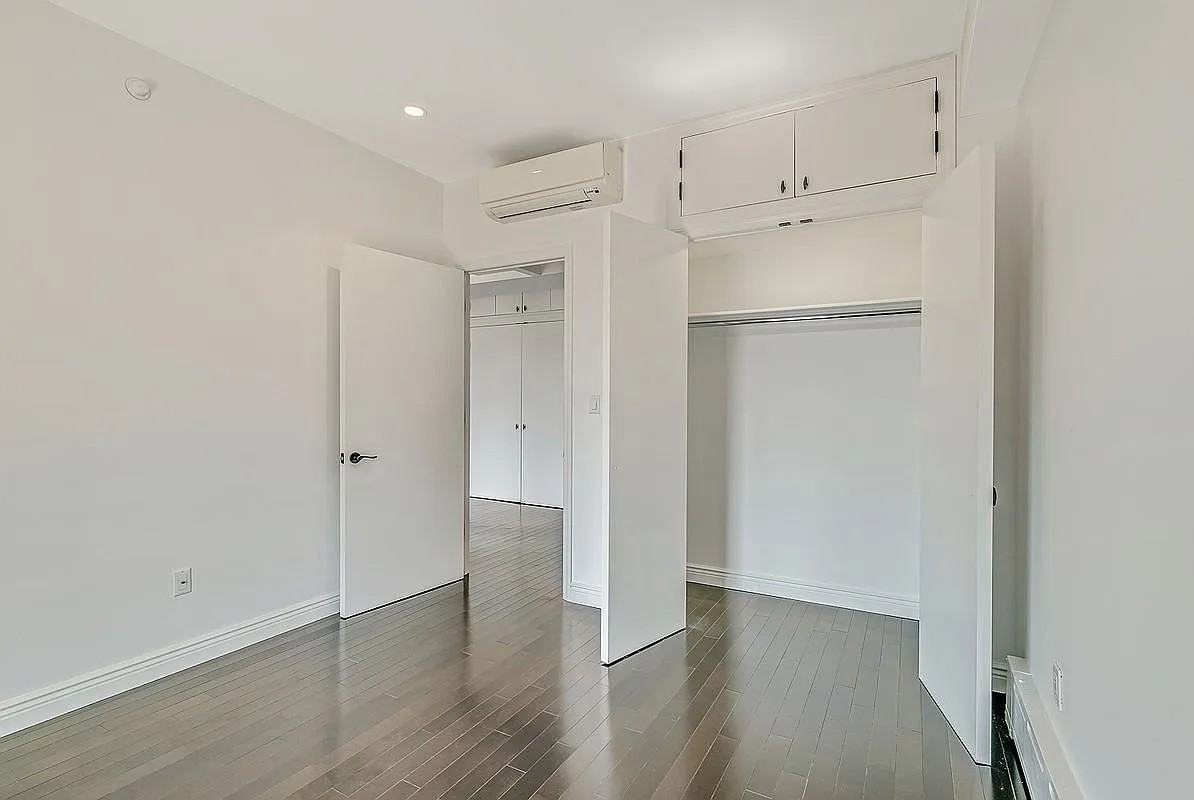 3011 21st St #4B - Photo 6 of 10