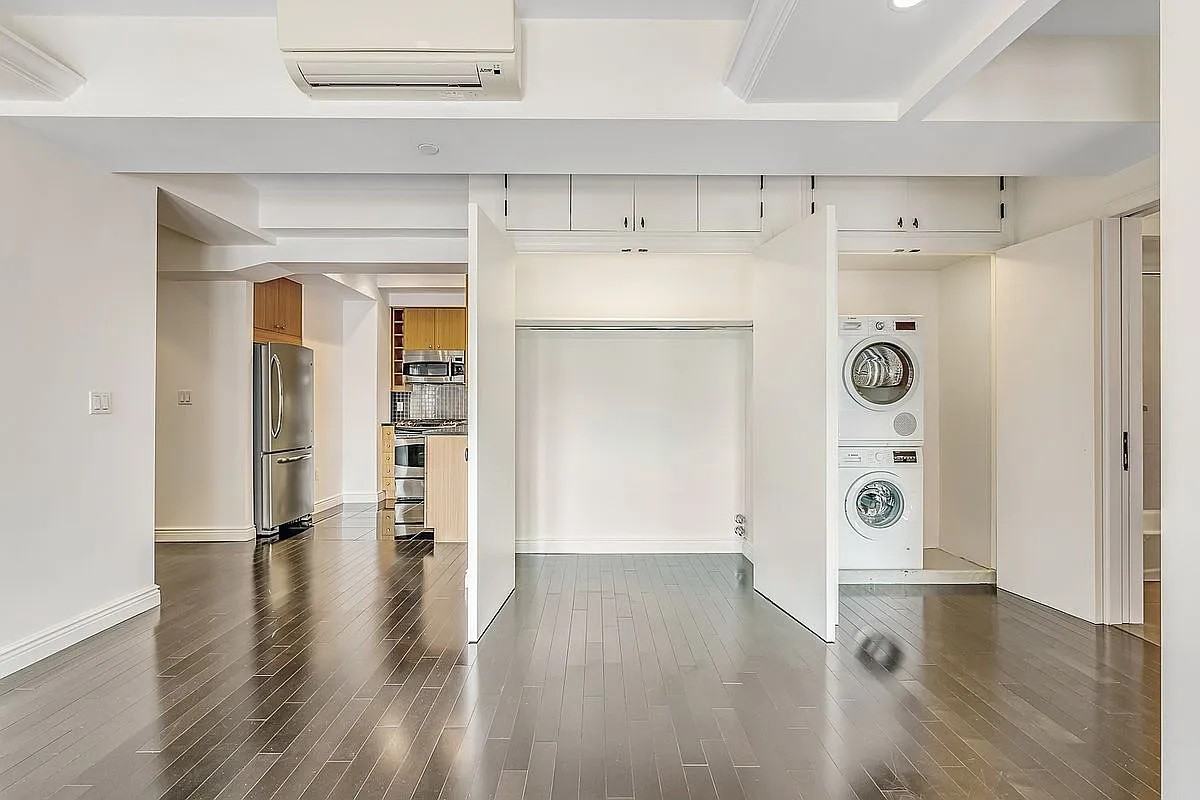 3011 21st St #4B - Photo 7 of 10