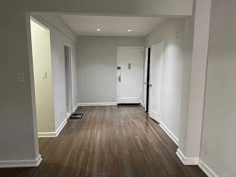 3727 86th St #5P - Photo 6 of 7