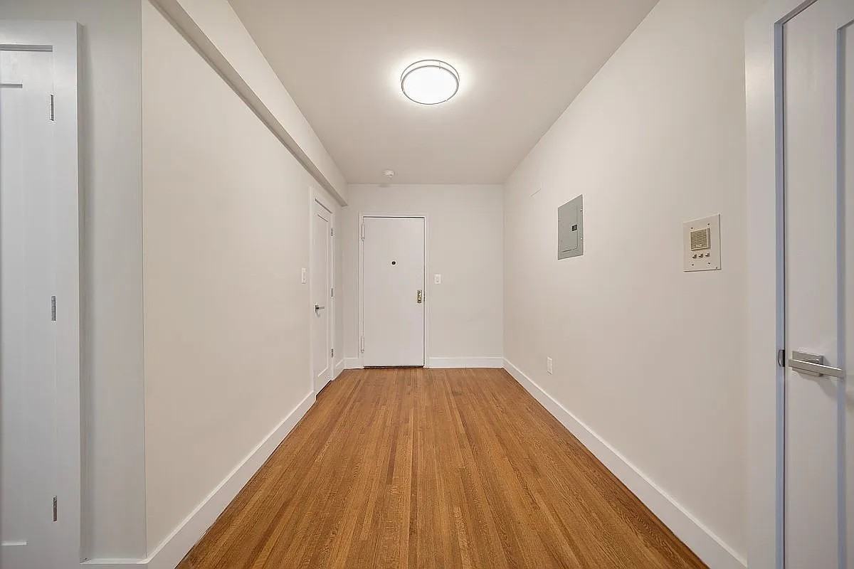 4112 41st St #2N - Photo 3 of 10