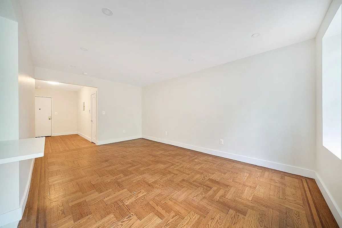 4112 41st St #2N - Photo 4 of 10