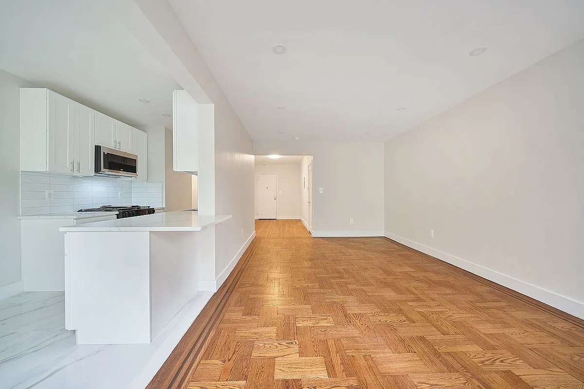 4112 41st St #2N - Photo 5 of 10