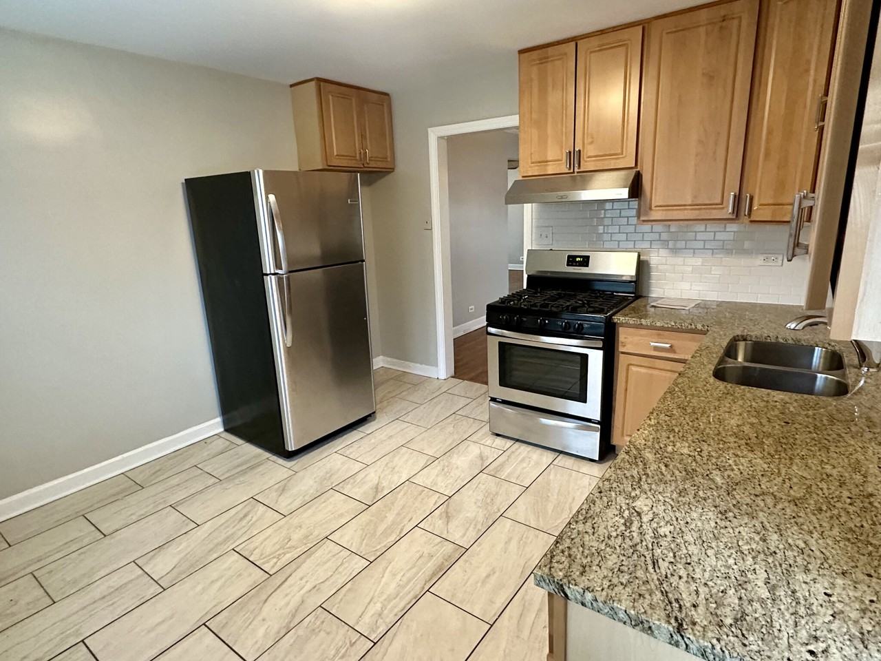 1218 Harvard Ter #2 - Photo 2 of 13