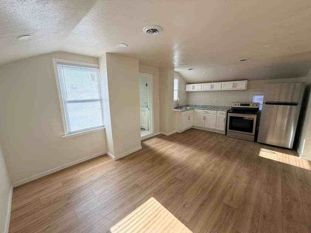 653A W Bruce St - Photo 2 of 15