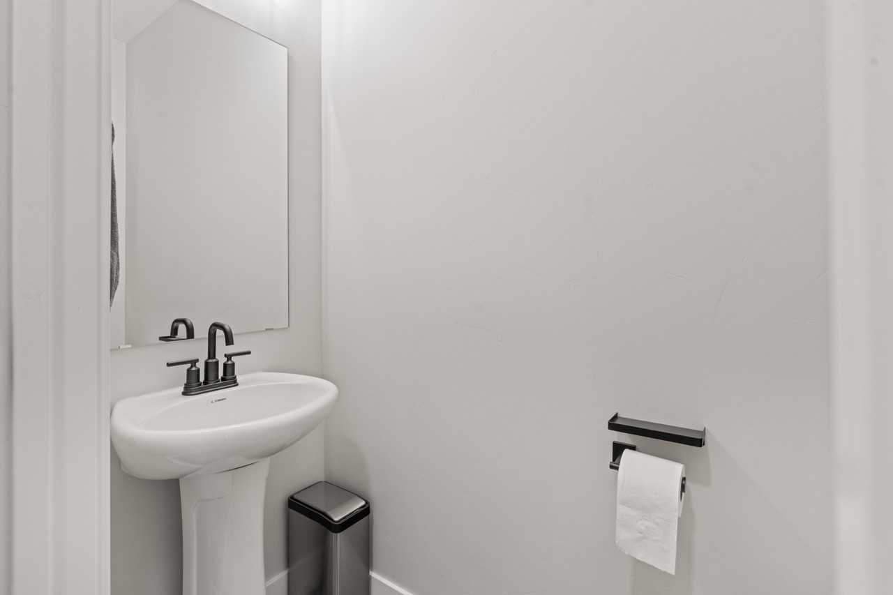 2054 N 4040 W - Photo 5 of 19