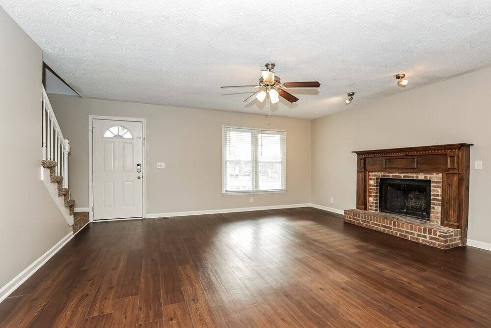 2215 Leeds Ct - Photo 4 of 17