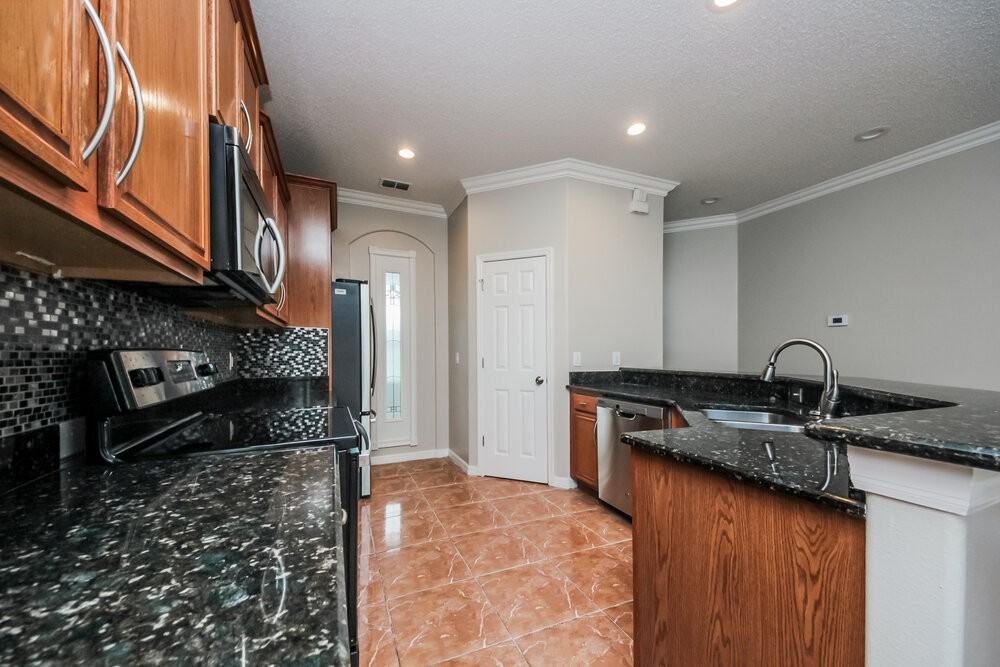 14527 Huntcliff Park Way - Photo 5 of 16