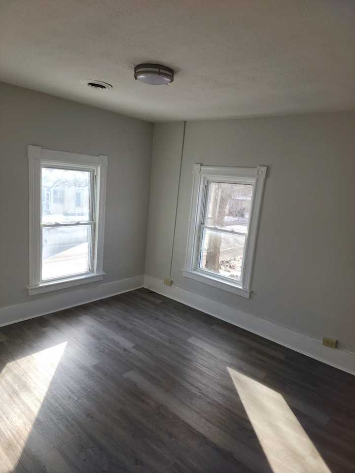 546 Lenox Ave #2 - Photo 6 of 20