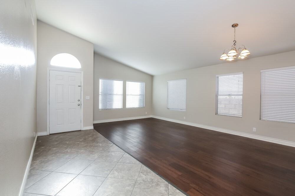 8216 James Grayson Dr - Photo 5 of 16