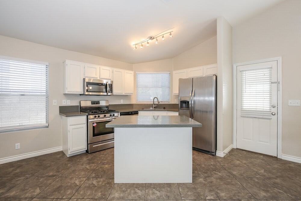 8216 James Grayson Dr - Photo 7 of 16