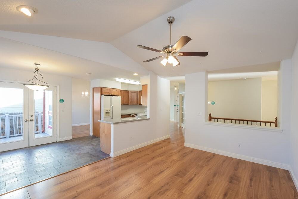 11253 Vrain Dr - Photo 4 of 17