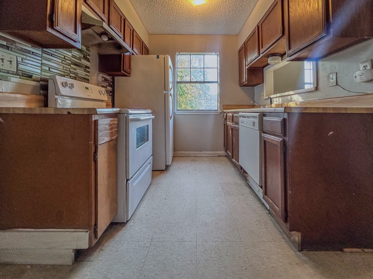 117 Rue Royale #D - Photo 5 of 10