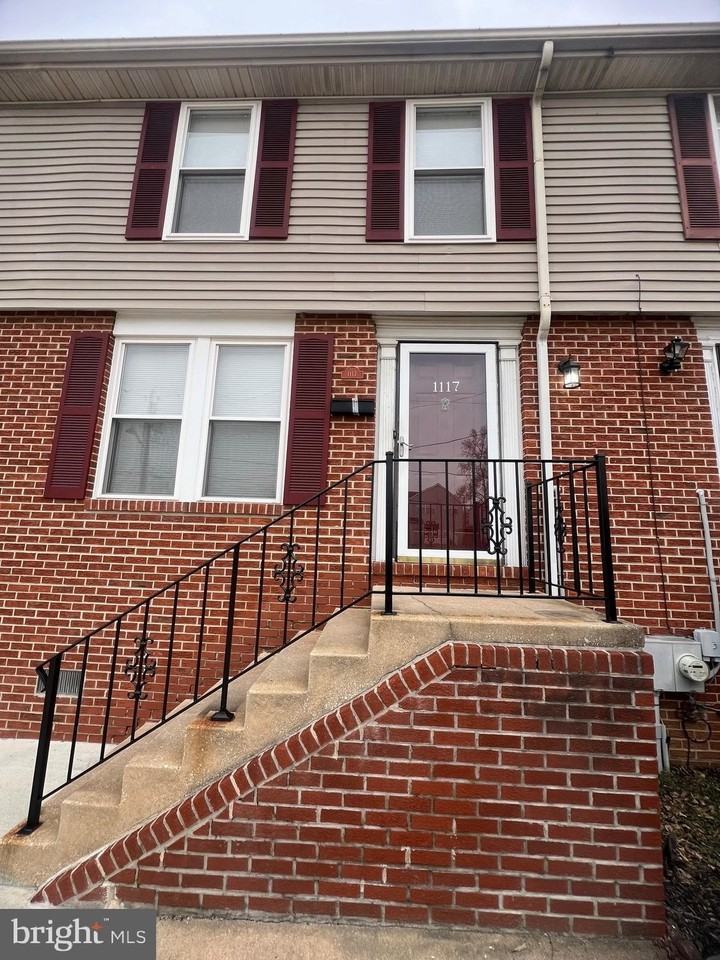 1117 Davis St - Photo 2 of 17