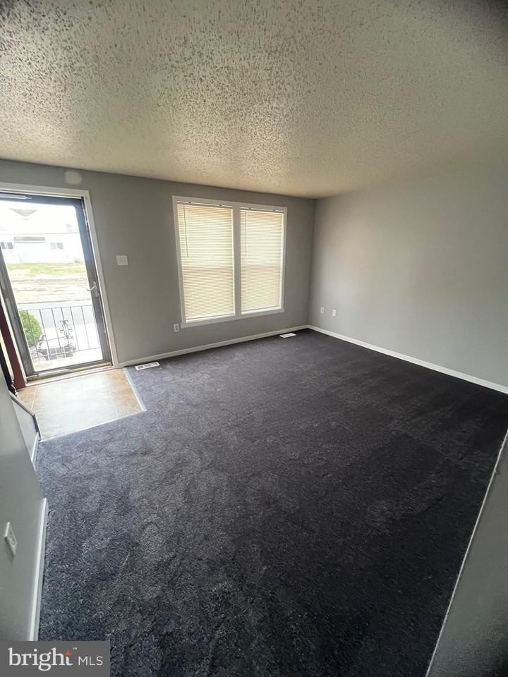 1117 Davis St - Photo 3 of 17