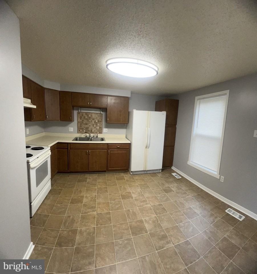 1117 Davis St - Photo 5 of 17