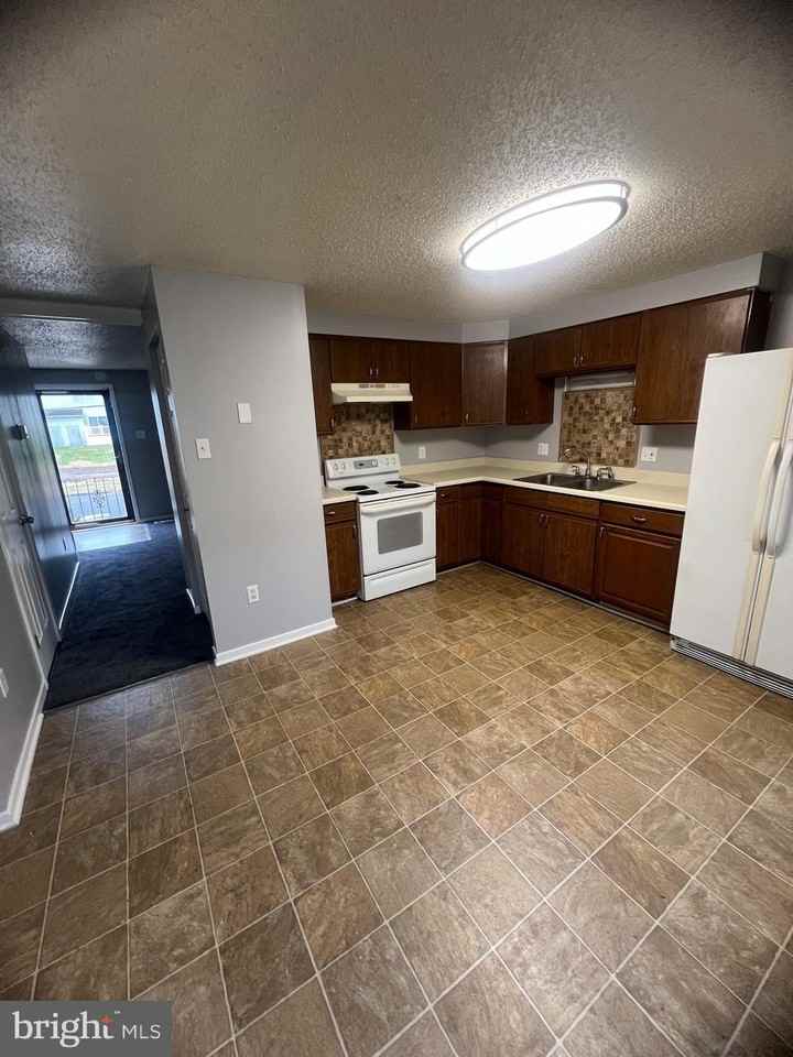 1117 Davis St - Photo 6 of 17