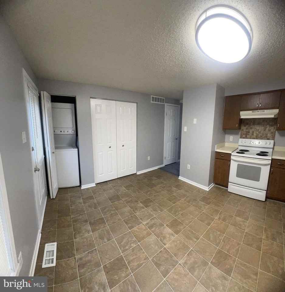 1117 Davis St - Photo 7 of 17