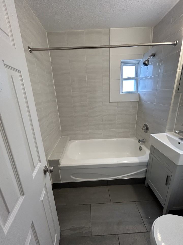 883 Somerset Street West #6 - Photo 3 of 5