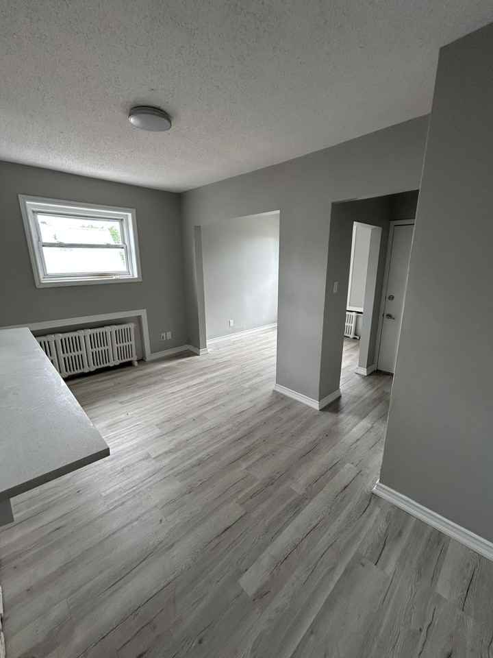 883 Somerset Street West #6 - Photo 5 of 5
