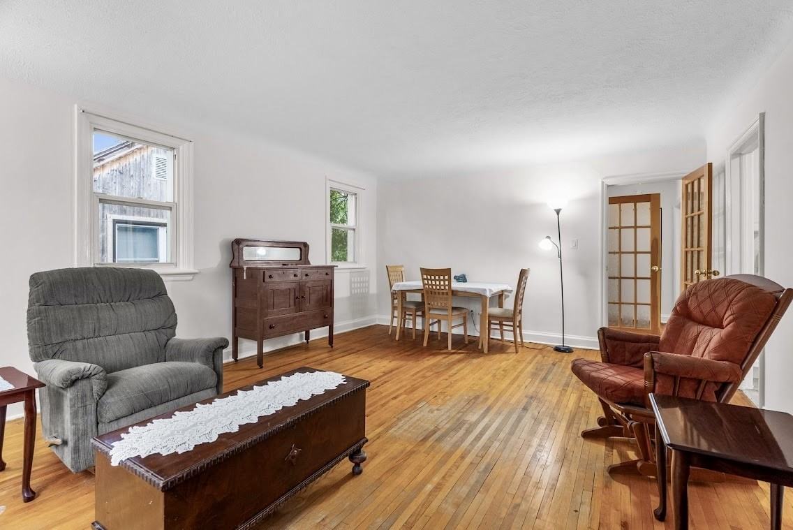 72 Dagmar Avenue - Photo 4 of 15