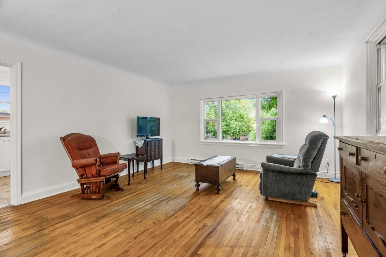 72 Dagmar Avenue - Photo 2 of 15