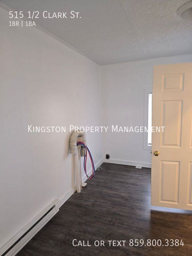 515 1/2 Clark St - Photo 6 of 11