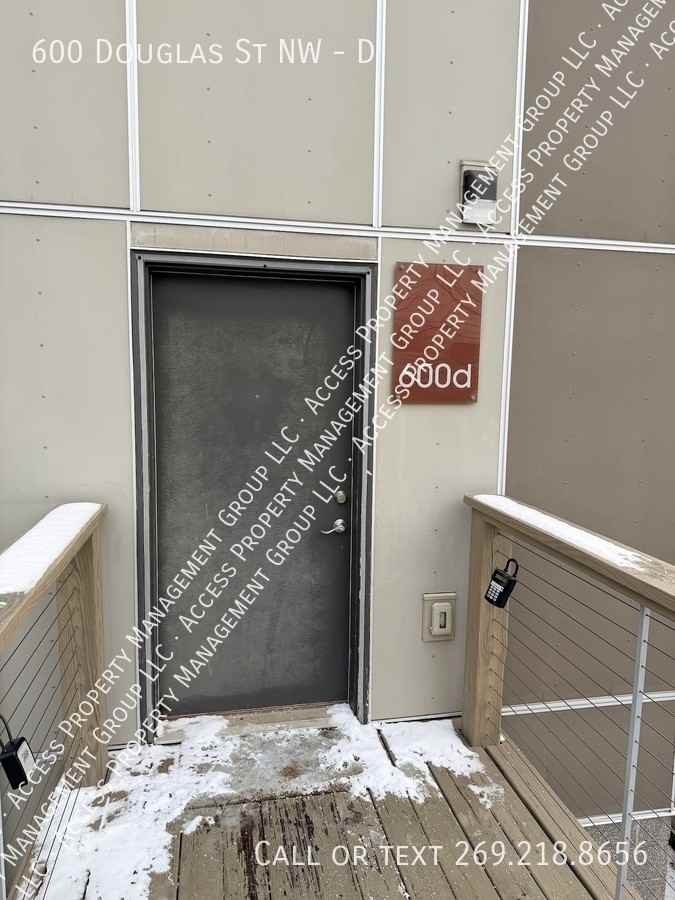 600 Douglas St Nw #D - Photo 3 of 32