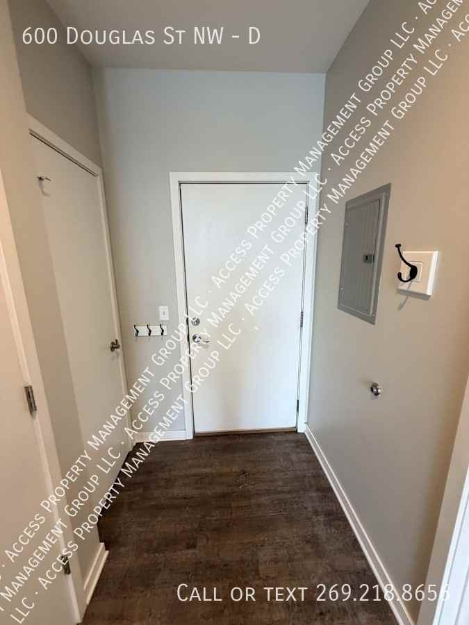 600 Douglas St Nw #D - Photo 4 of 32