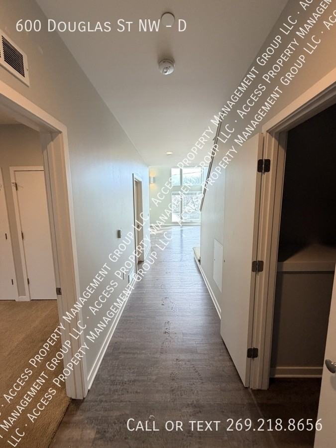 600 Douglas St Nw #D - Photo 6 of 32