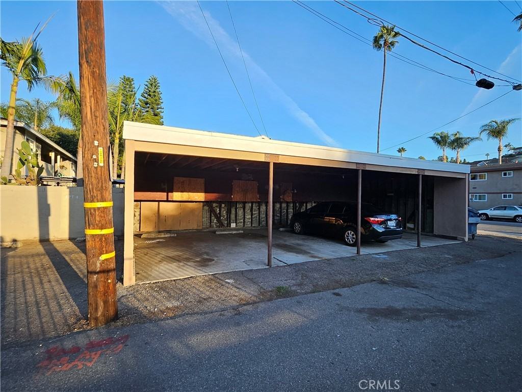 1381 Burwood St #1381-3 - Photo 3 of 17