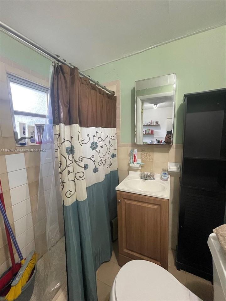 1923 Nw 1st Ter #1923C - Photo 2 of 11