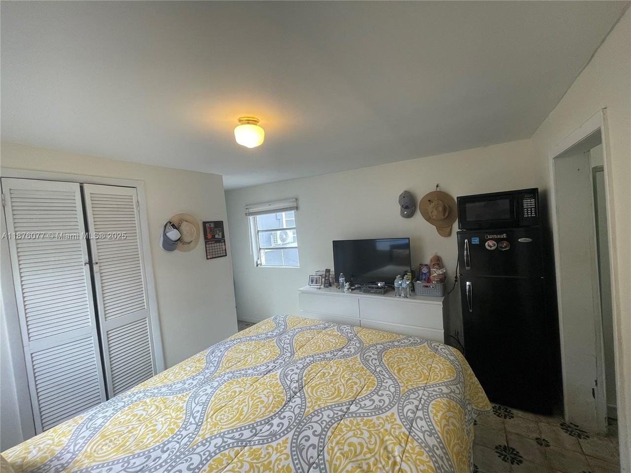 1923 Nw 1st Ter #1923C - Photo 5 of 11