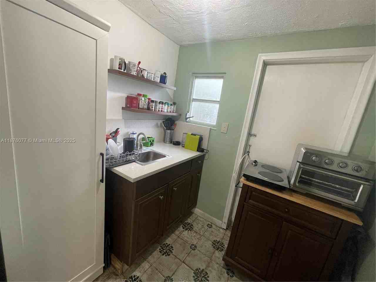 1923 Nw 1st Ter #1923C - Photo 6 of 11