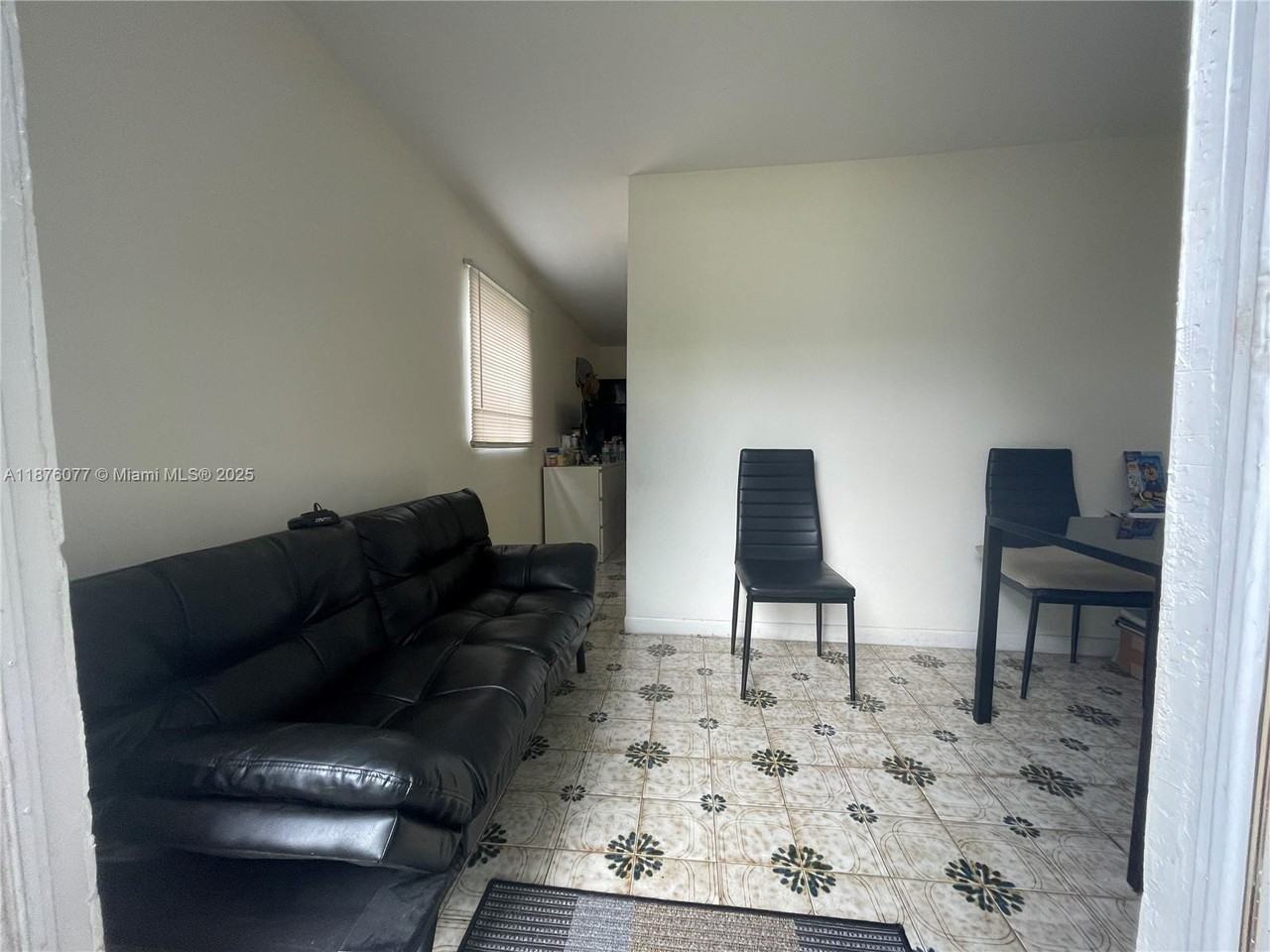 1923 Nw 1st Ter #1923C - Photo 7 of 11