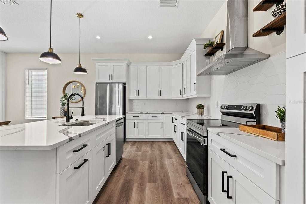 121 E Warren Ave #121-3 - Photo 2 of 32