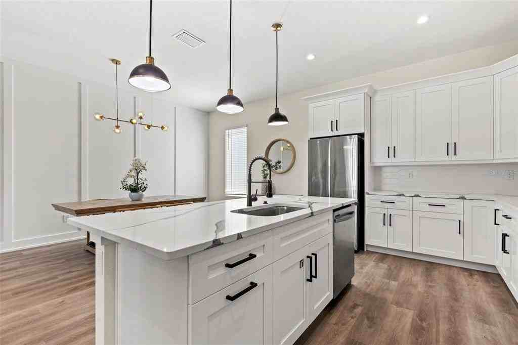 121 E Warren Ave #121-3 - Photo 3 of 32