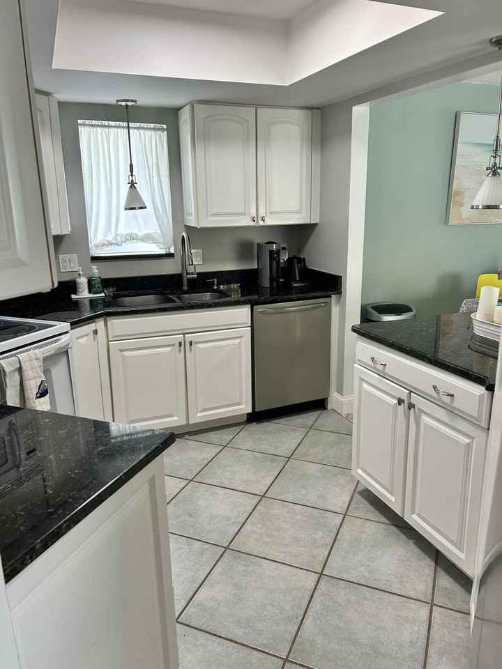 274 Seabreeze Cir #274 - Photo 2 of 32