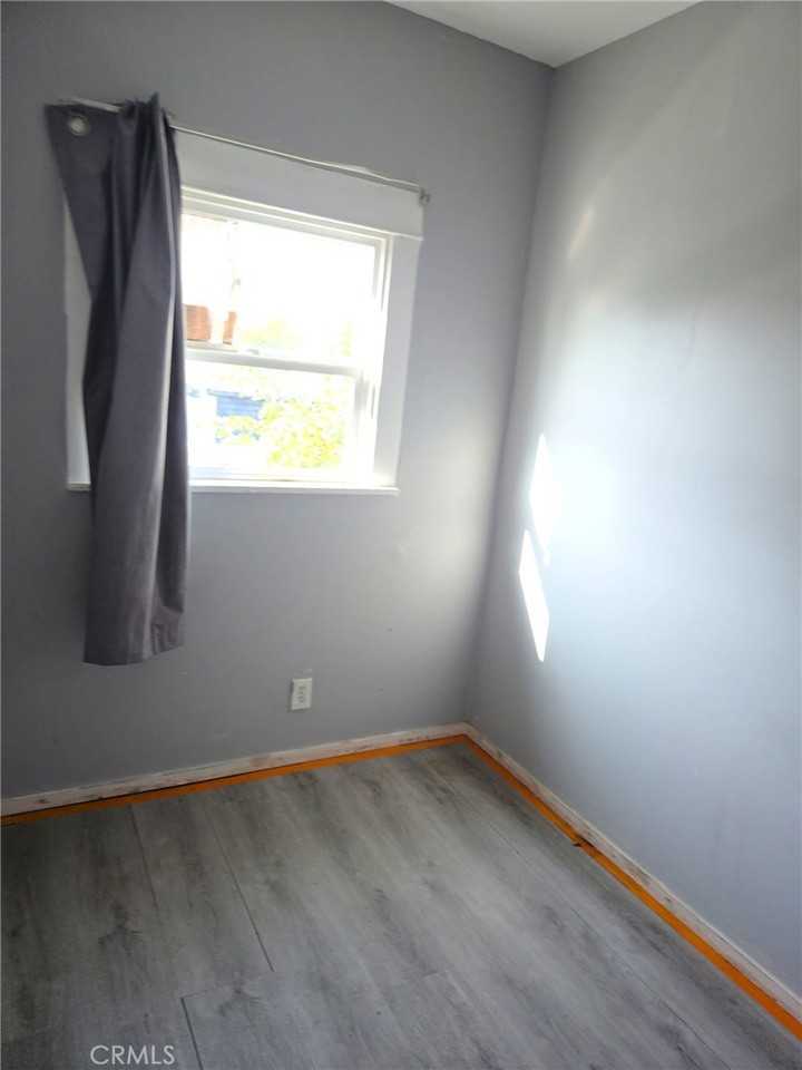 918 Maine Ave #918 - Photo 2 of 7